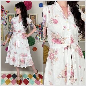 Vintage 1970s White Romantic Floral Print Short Sleeve Cotton Midi Dress